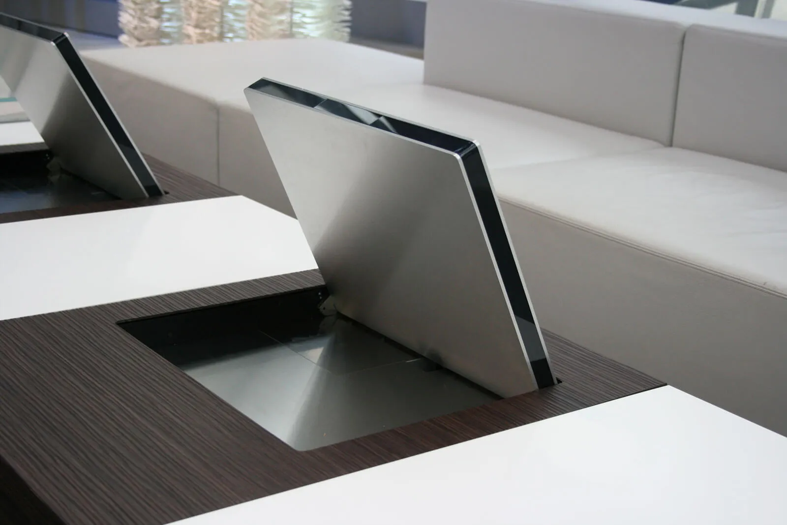 VERSIS 220/75 by ELEMENT ONE